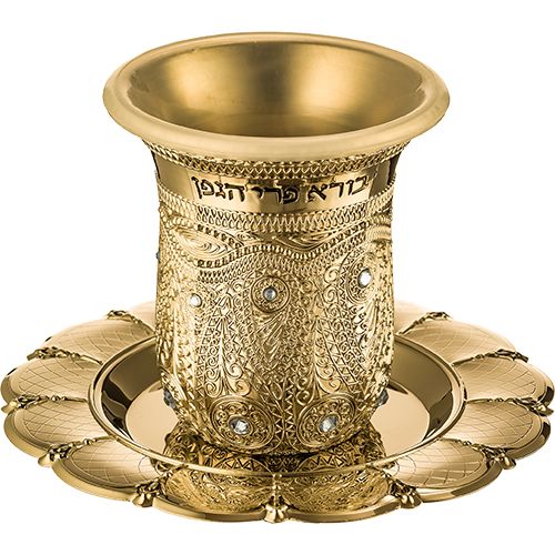 גביע קידוש פיליגרין בגימור זהב "בורא פרי הגפן" - גובה 8.5 ס"מ גביע קידוש פיליגרין בגימור זהב "בורא פרי הגפן" - גובה 8.5 ס"מ